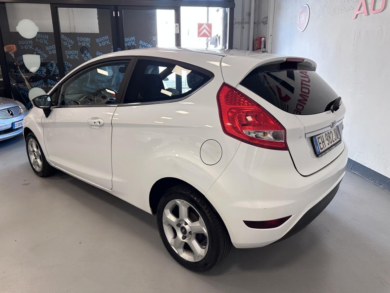 FORD FIESTA 1.4 BENZINA GPL
