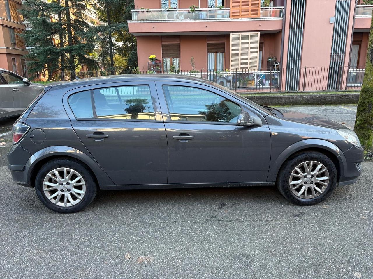 Opel Astra 1.4 16V GPL-TECH 5 porte Enjoy