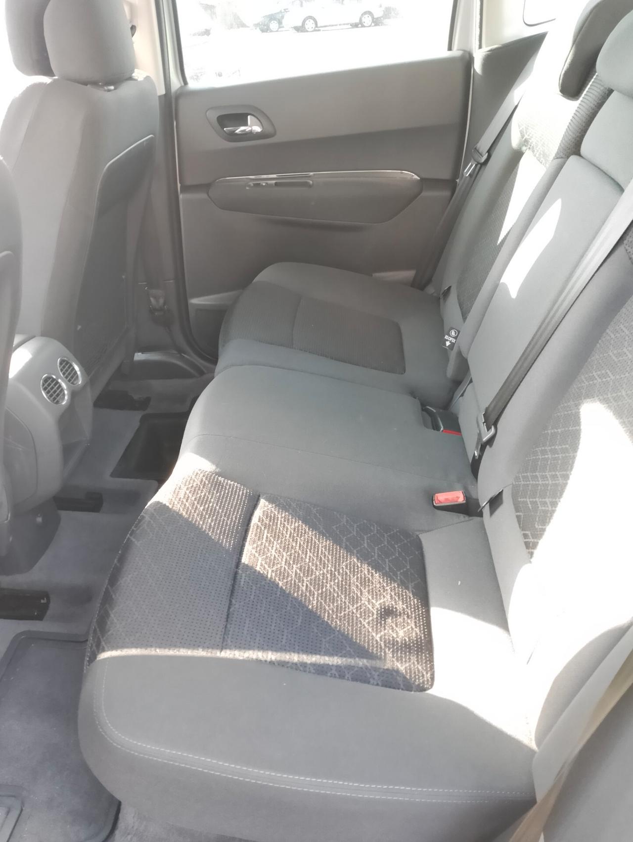 Peugeot 3008 1.6 HDi 115CV Allure