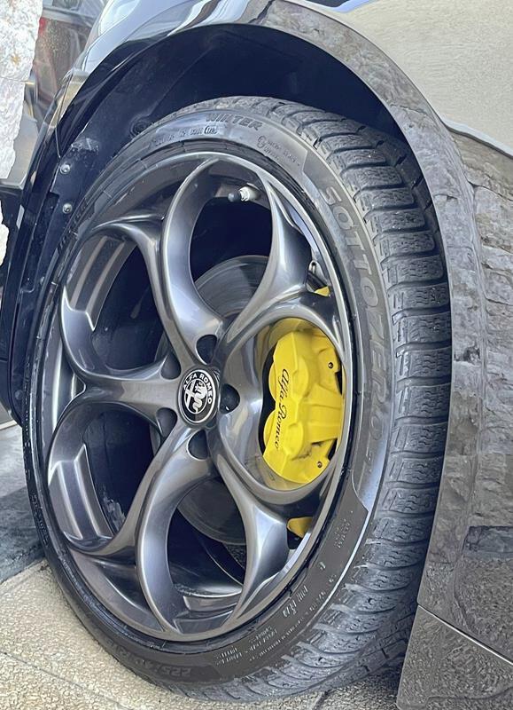 Alfa Romeo Giulia 2.2 Turbodiesel 190 CV AT8 B-Tech Blak Edition Pak esterno Veloce "Cerchi da 19°-Pinze Brembo gialle