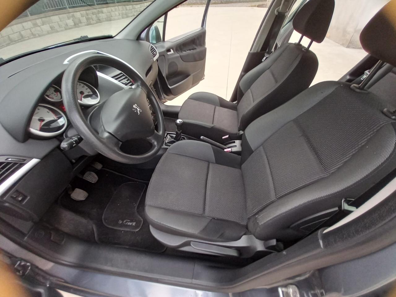 Peugeot 207 1.4 HDi 70CV 5p. Millesim 200