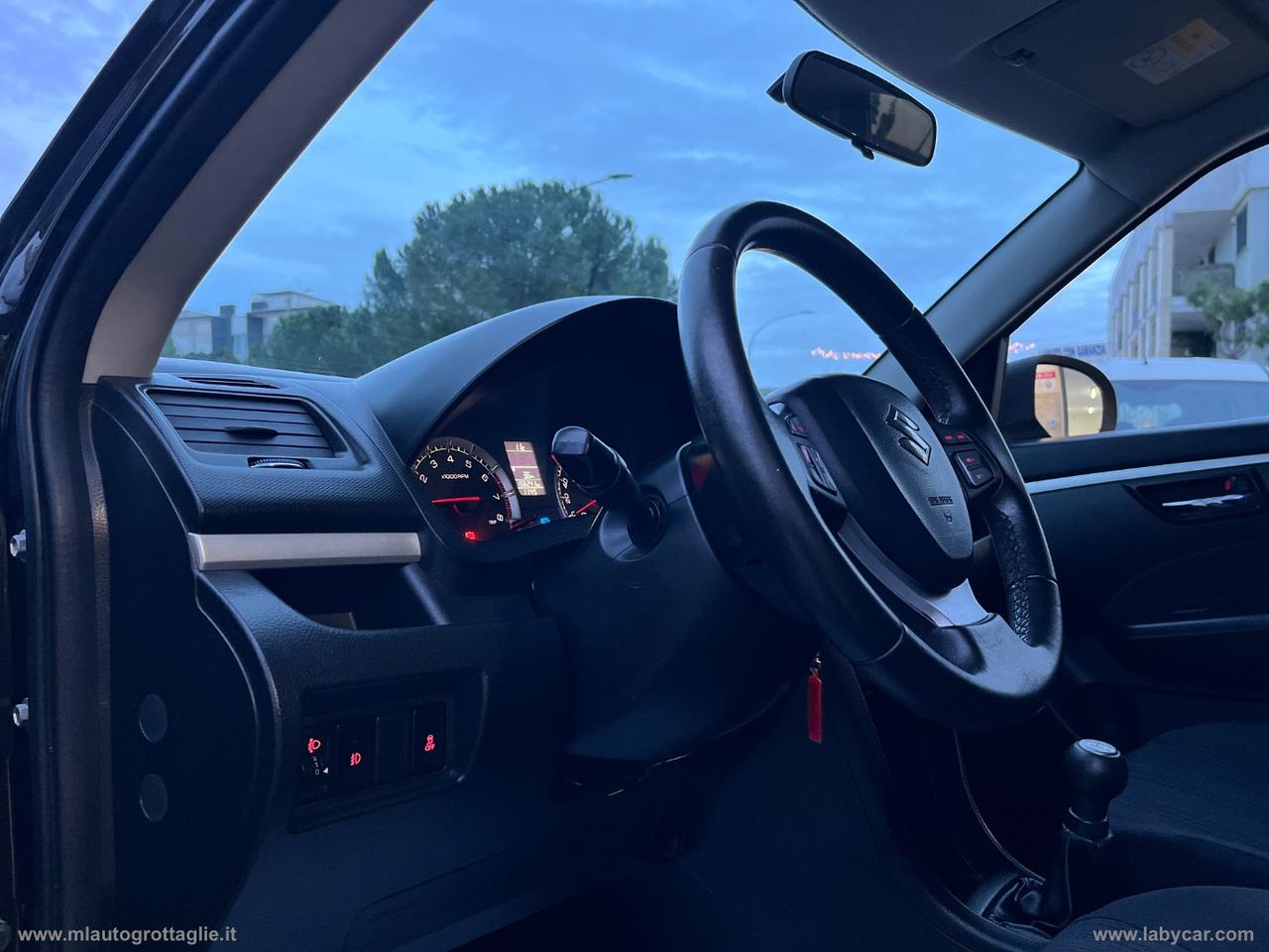 SUZUKI Swift 1.2 VVT 5p. B-Top Bi-Color