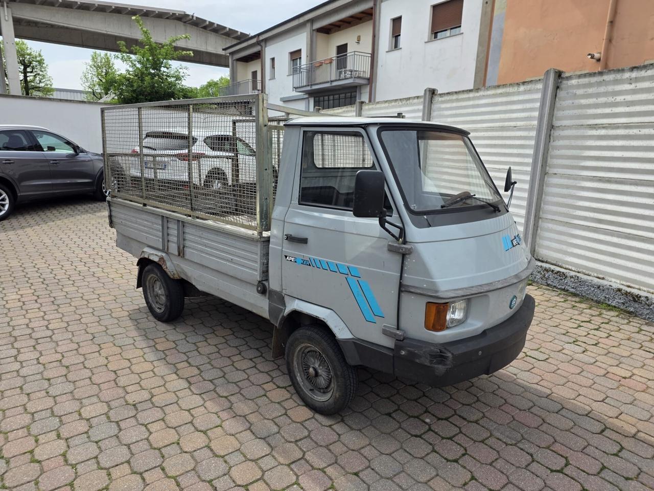 Piaggio Poker Ape 422 cilindra 14.5kw. - 19.7cv. Ribaltabile