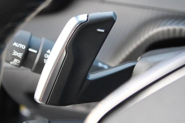 Peugeot 2008 1.2 Allure s&s 130cv eat8 con Navigatore e Carplay