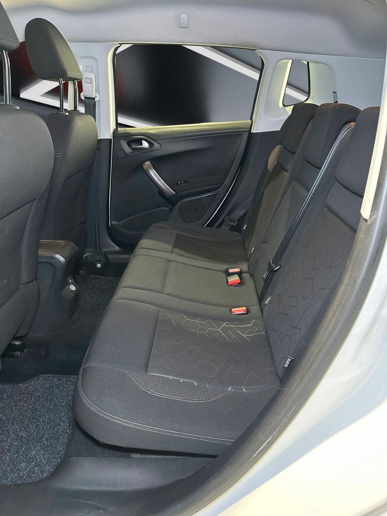 Peugeot 2008 1.6 HDi 92 CV Urban Cross