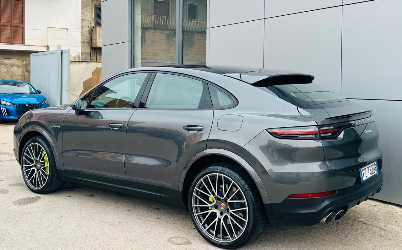 Porsche Cayenne Coupe e-hybrid possibilità noleggio no scoring