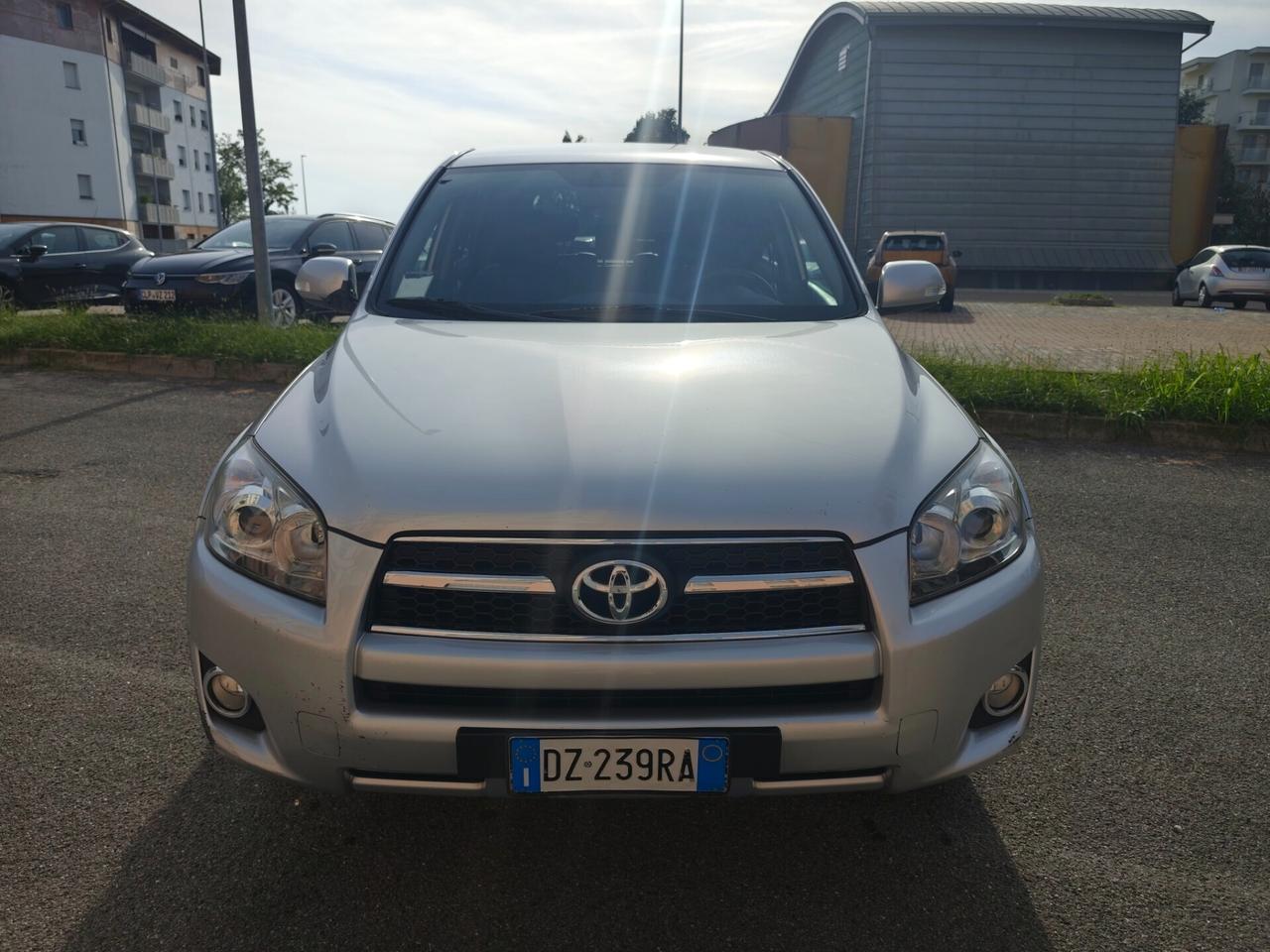Toyota RAV4 4x4 automatico 2.2 D-Cat A/T 150 CV Luxury