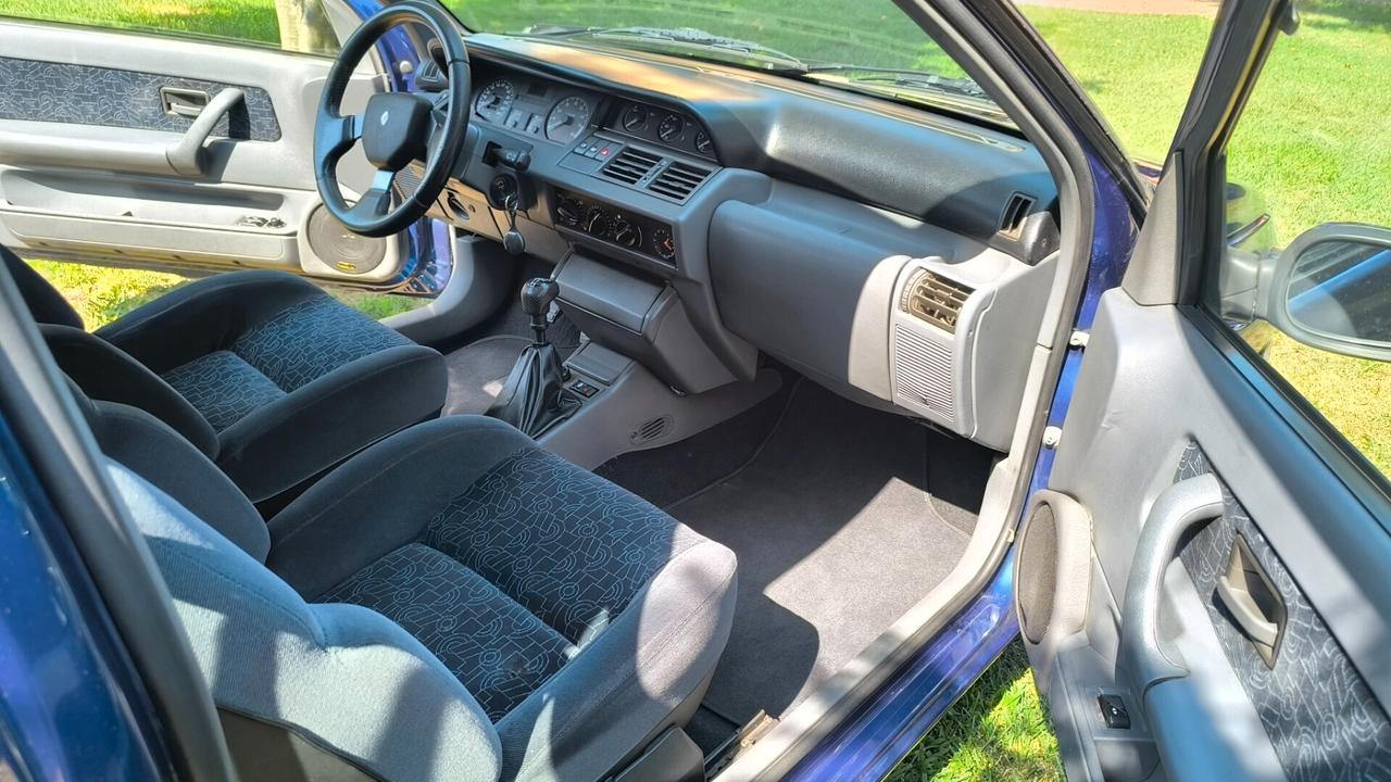 Renault Clio 1.8 16V 1800