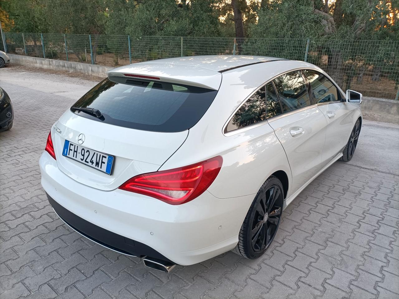 Mercedes-benz CLA 220d Automatic Premium Dark Night