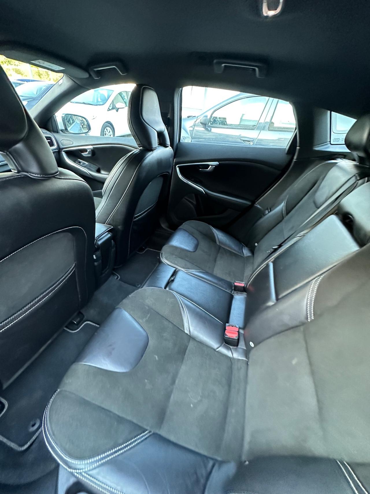 Volvo V40 D4 R-design Momentum