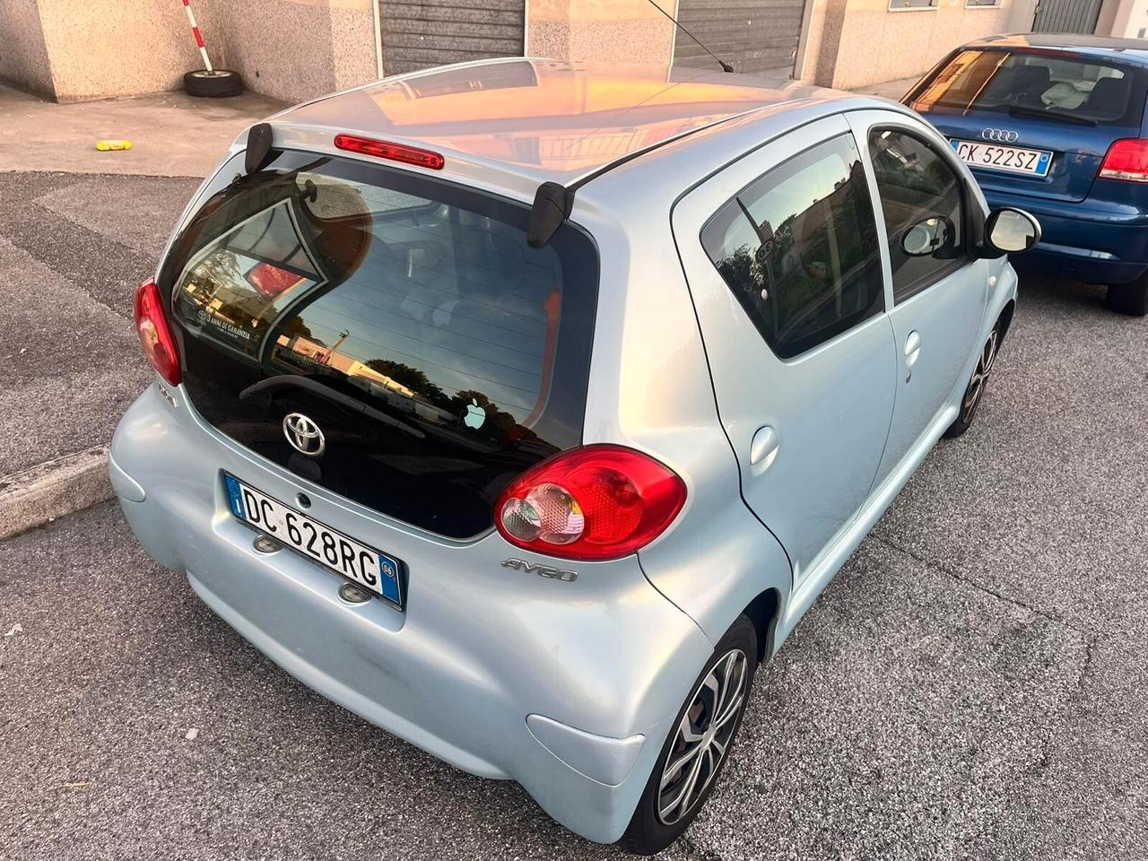 Toyota Aygo 1.0 12V VVT-i 5 porte Neopatentati