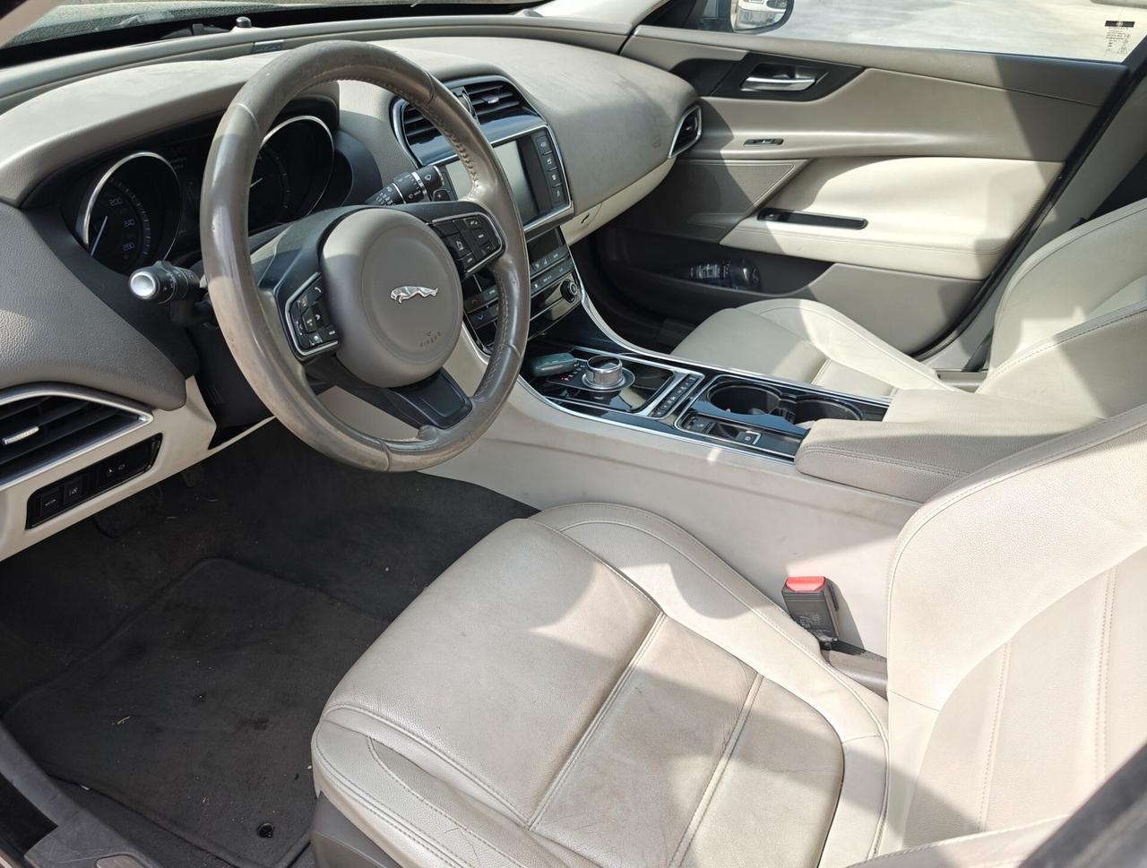 Jaguar XE 2.0 D Turbo 180CV aut. Portfolio (Avaria motore)