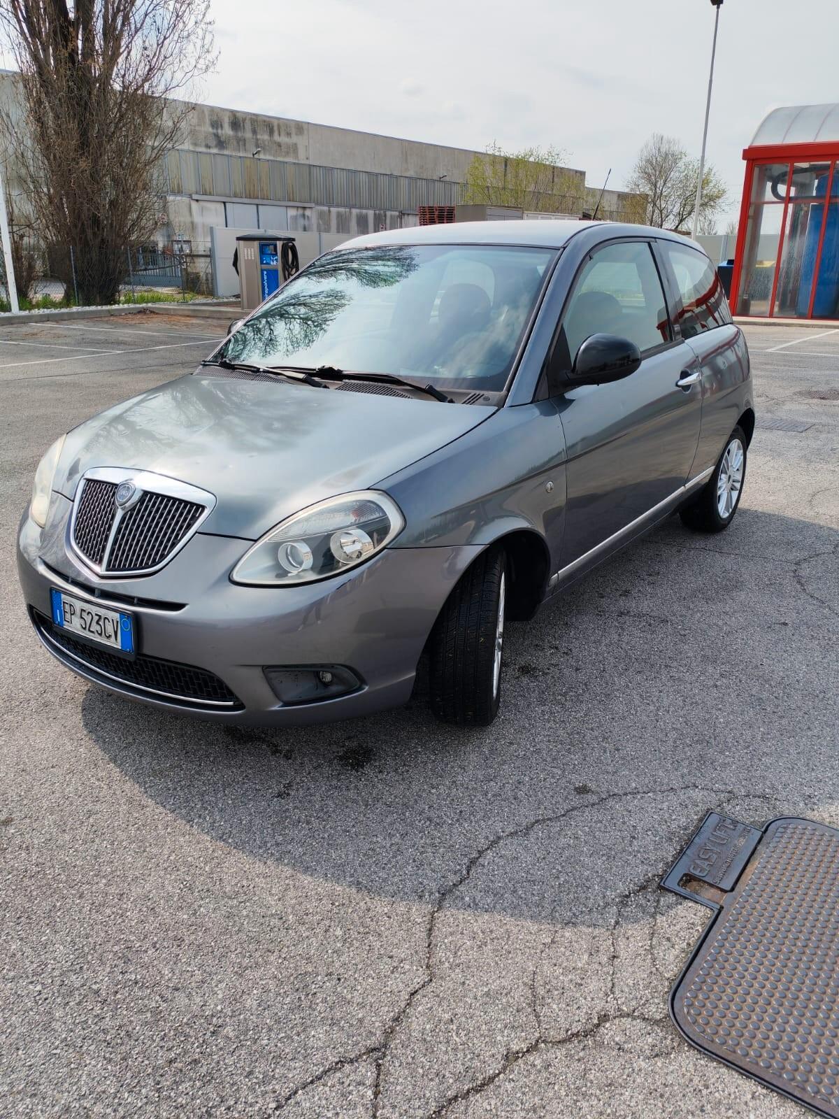 Lancia Ypsilon 1.2 69 CV 5 porte S&S Silver