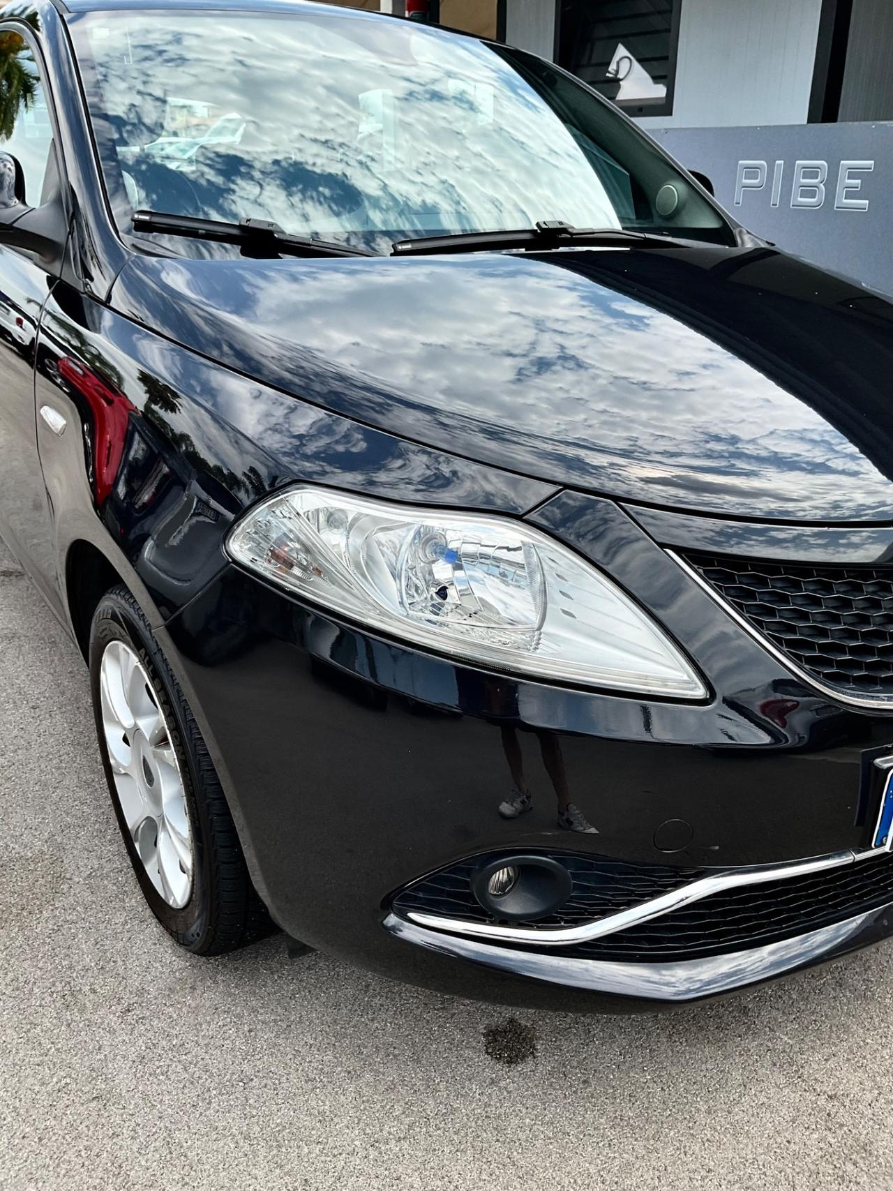 Lancia Ypsilon 1.2 69 CV 5 porte Platinum