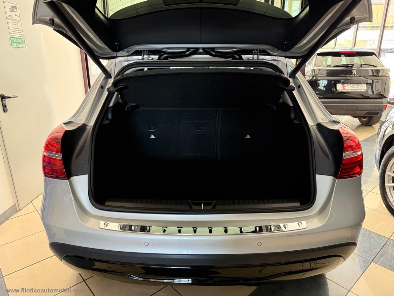 MERCEDES-BENZ GLA 180 d Automatic Business FARI LED - PACK SERIE SPECIALE