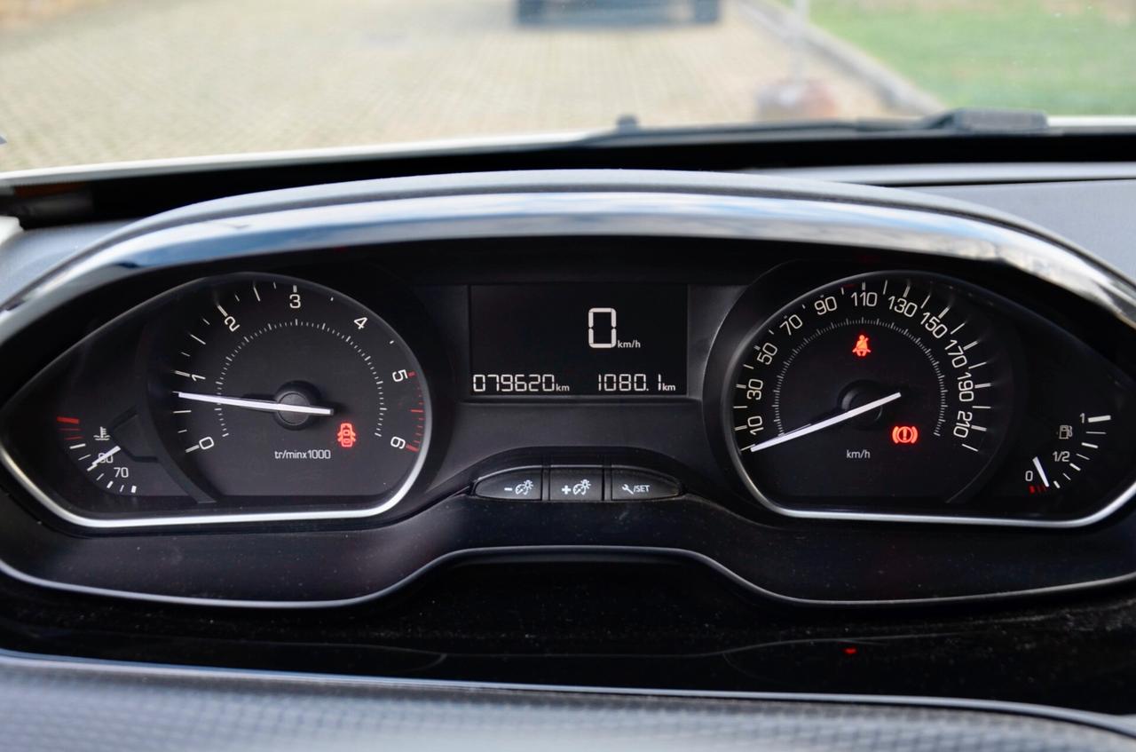 PEUGEOT 2008 1.5 BLUEHDI STYLE 102cv, UFF ITALIANA, SERVICE DIMOSTRABILI, RETROCAMERA, APPLE ANDROID, PERMUTE