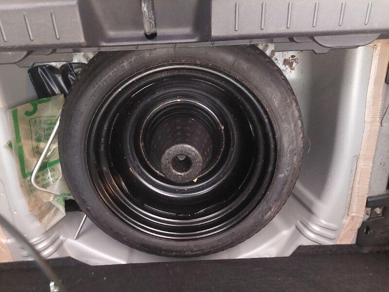 Toyota Yaris 1.0 5P euro5 gomme frizione nuove ok areaB/C