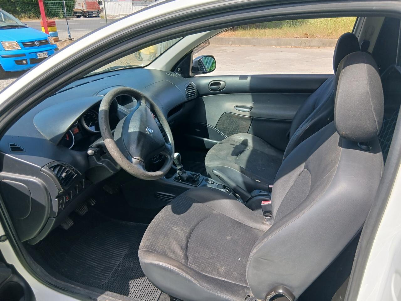 PEUGEOT 206+ AUTOCARRO