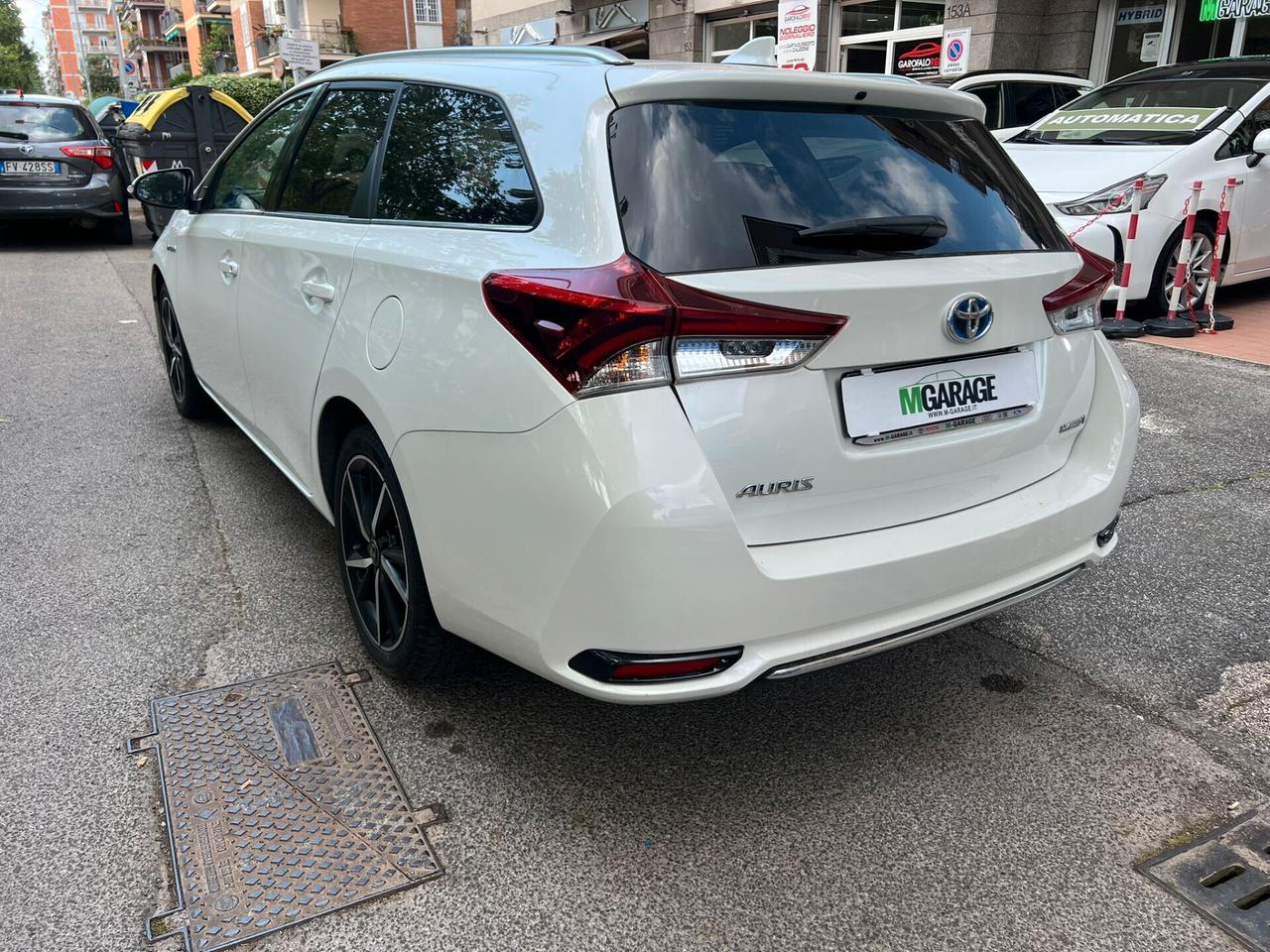 Toyota Auris TS 1.8 Hybrid Style