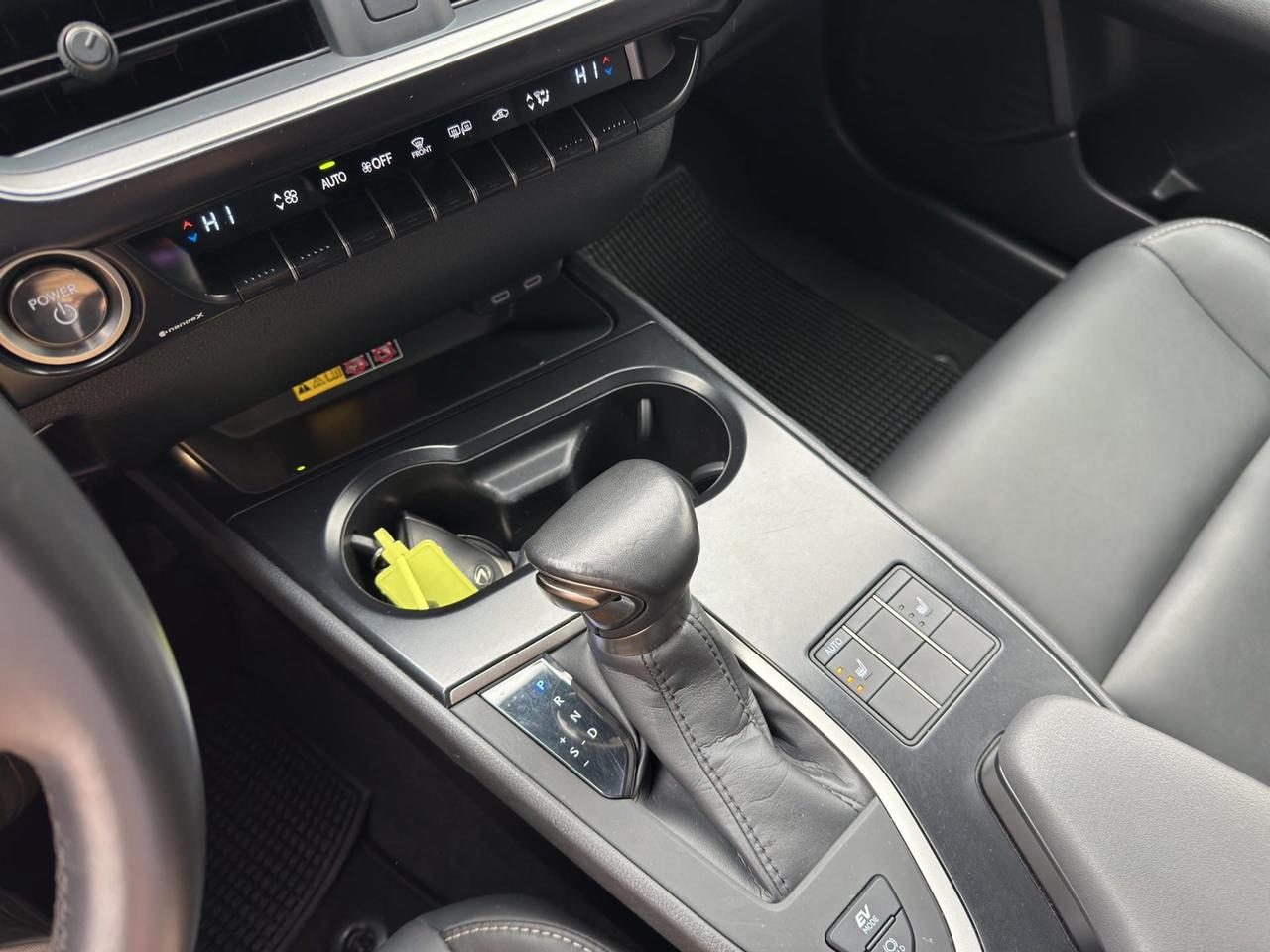 Lexus UX 250h 2.0 Design 2wd my23