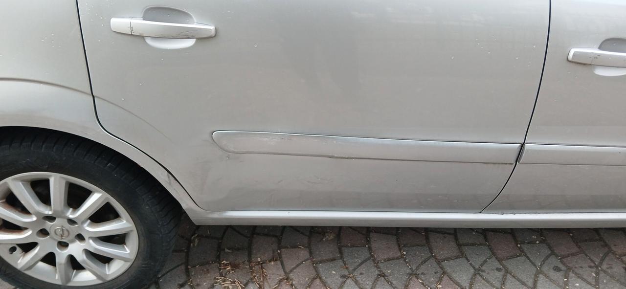 Opel Zafira 1.6 metano 7 posti neopatentati
