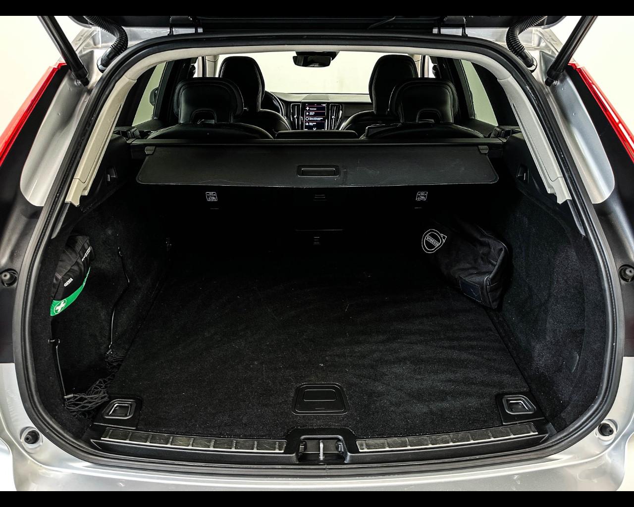 VOLVO XC60 B4 (d) AWD Geartronic Momentum Pro