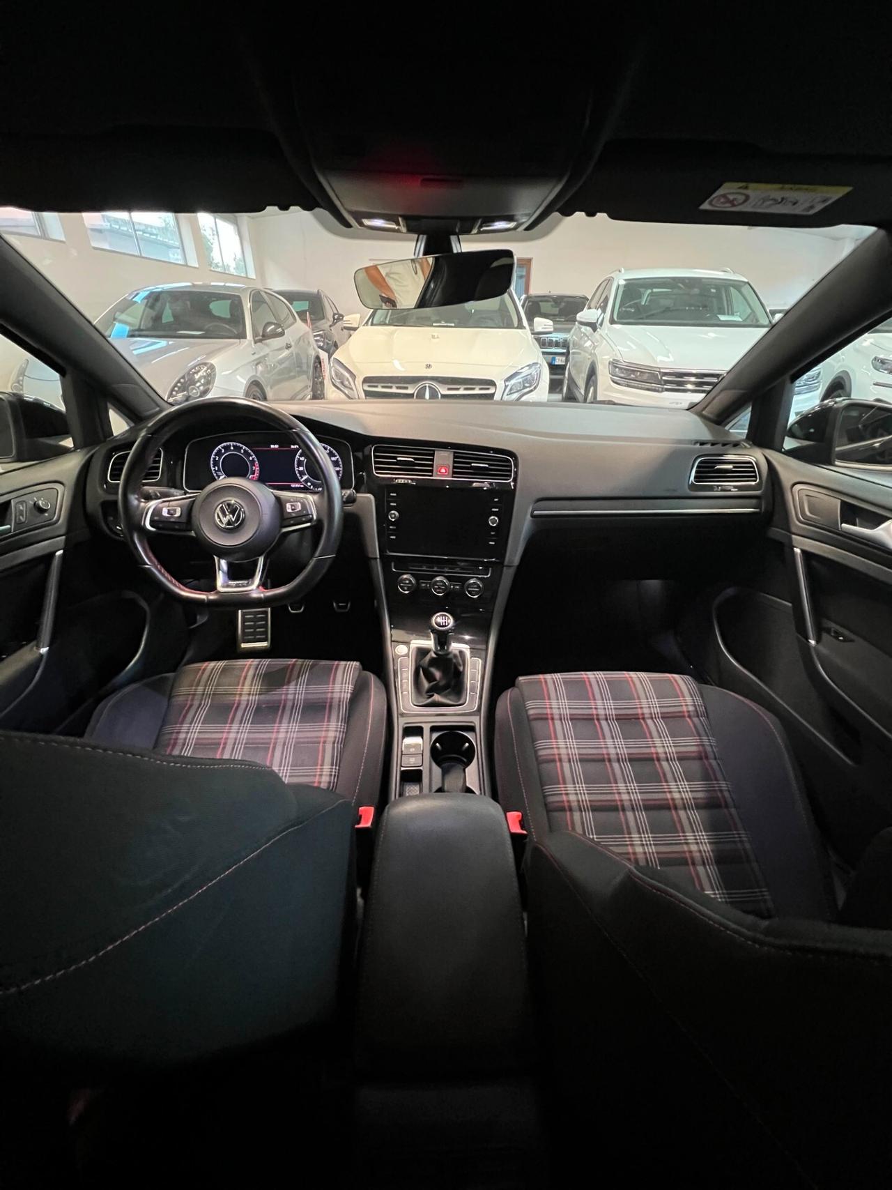 Volkswagen Golf GTI Performance 2.0 250 CV manuale