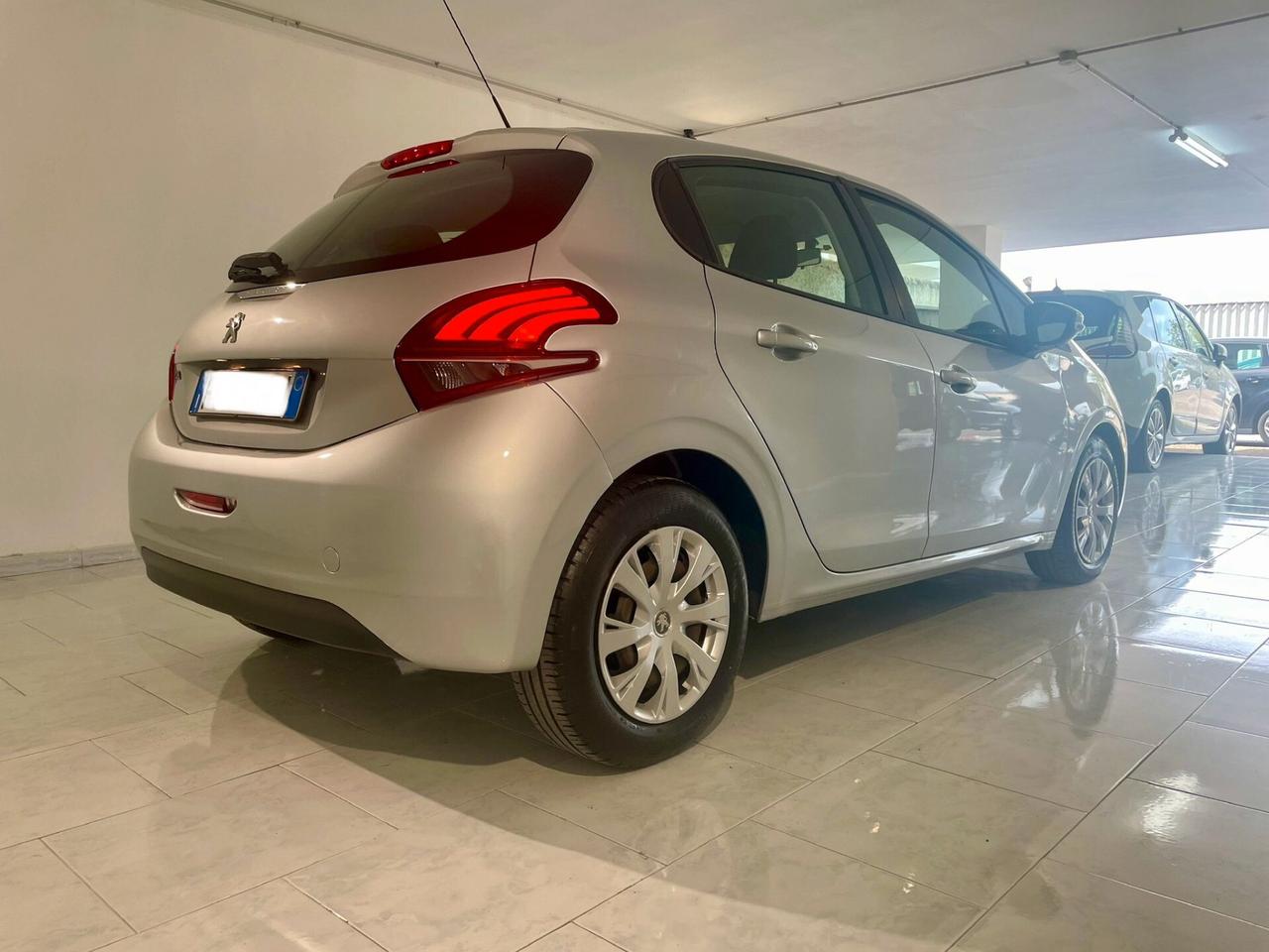 Peugeot 208 BlueHDi 75 5 porte NEOPATENTATI