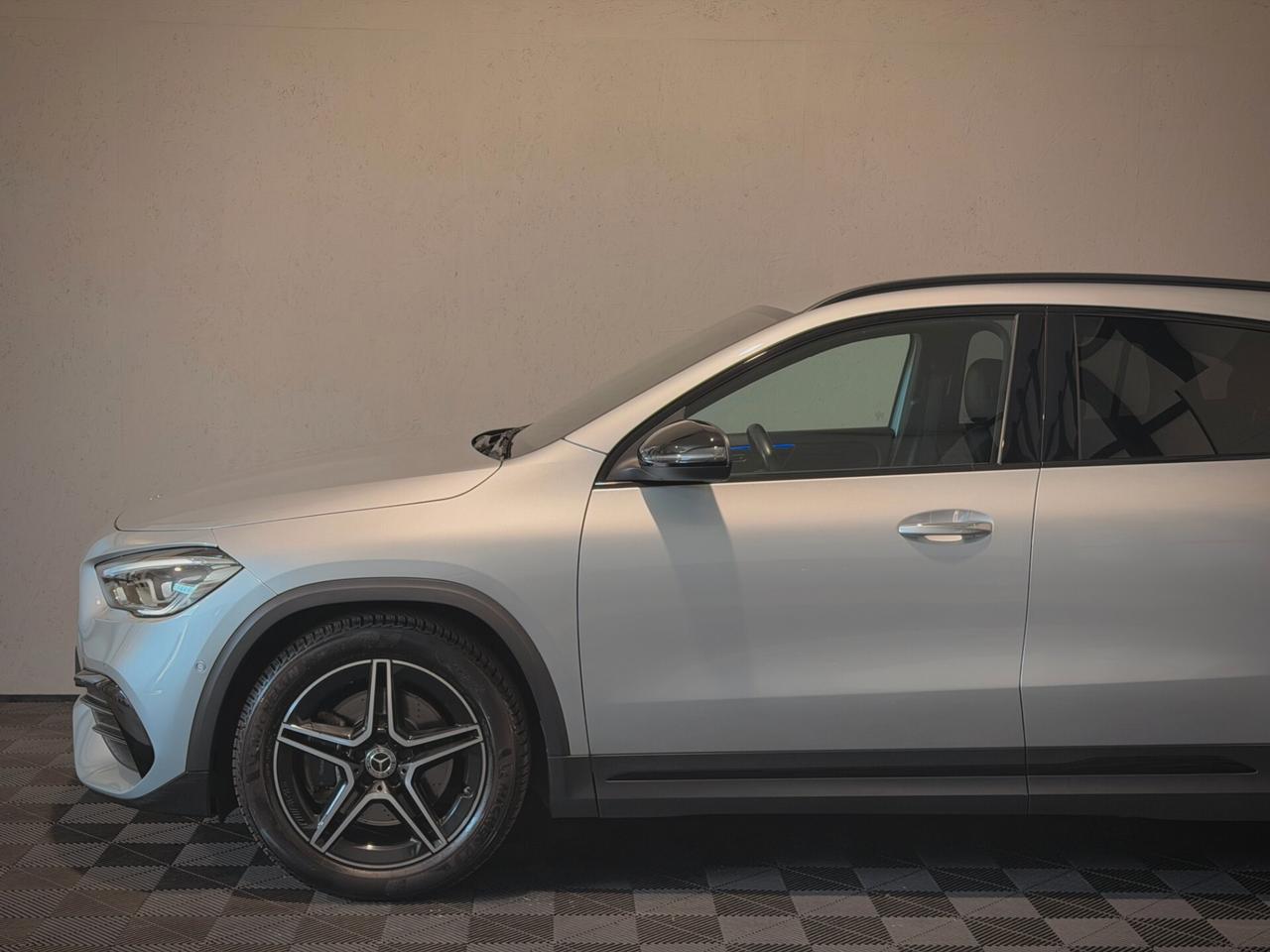 Mercedes-Benz GLA 250 4Matic AMG Premium - NIGHT EDITION - UNICO PROP