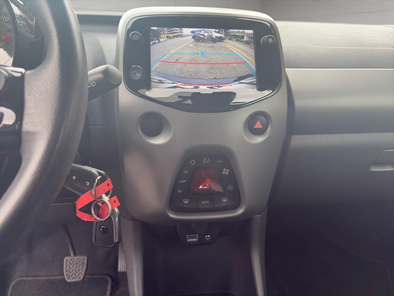Toyota Aygo Connect 1.0 VVT-i 72 CV 5 porte x-play MMT