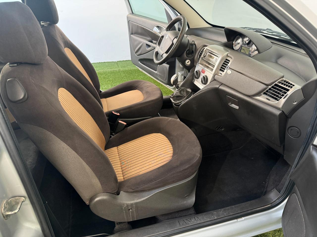 Ypsilon 1.2 8v Argento OK NEOPATENTATI 1PROPR.