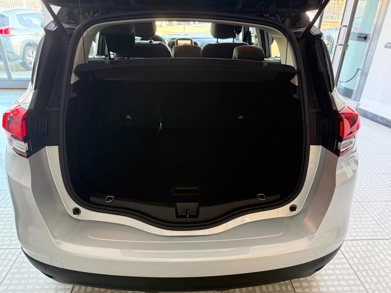 Renault Scenic Scénic dCi 8V 110 CV EDC Energy Sport Edition2
