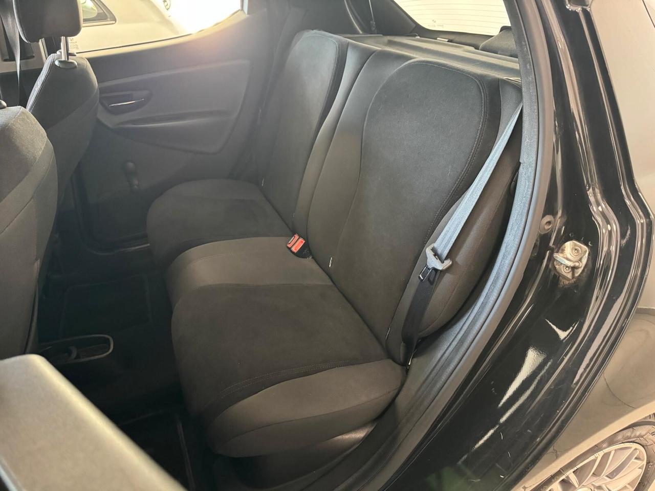 Lancia Ypsilon 0.9 TWINAIR 85CV DFN AUTOM GOLD 2012