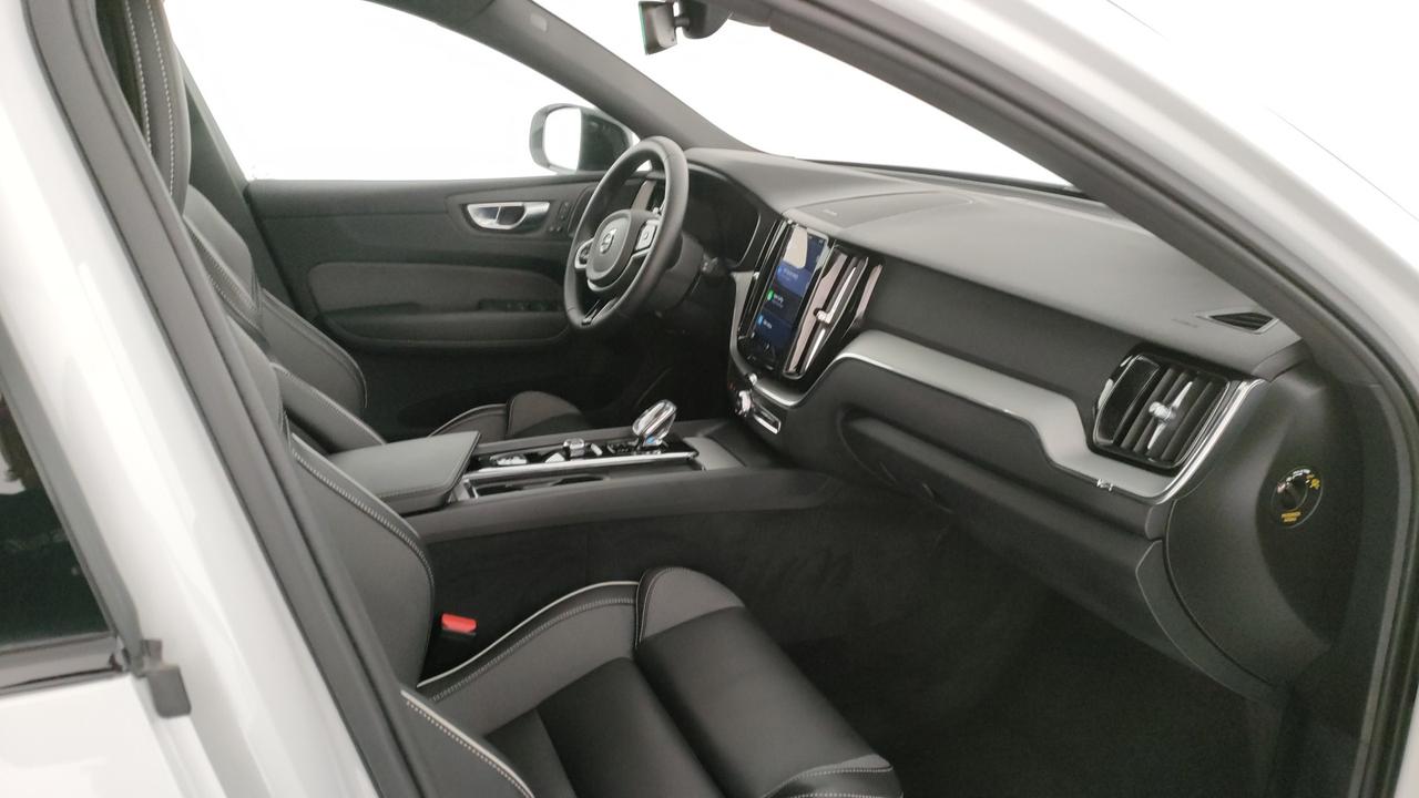 VOLVO XC60 2.0 b5 Plus Dark awd auto