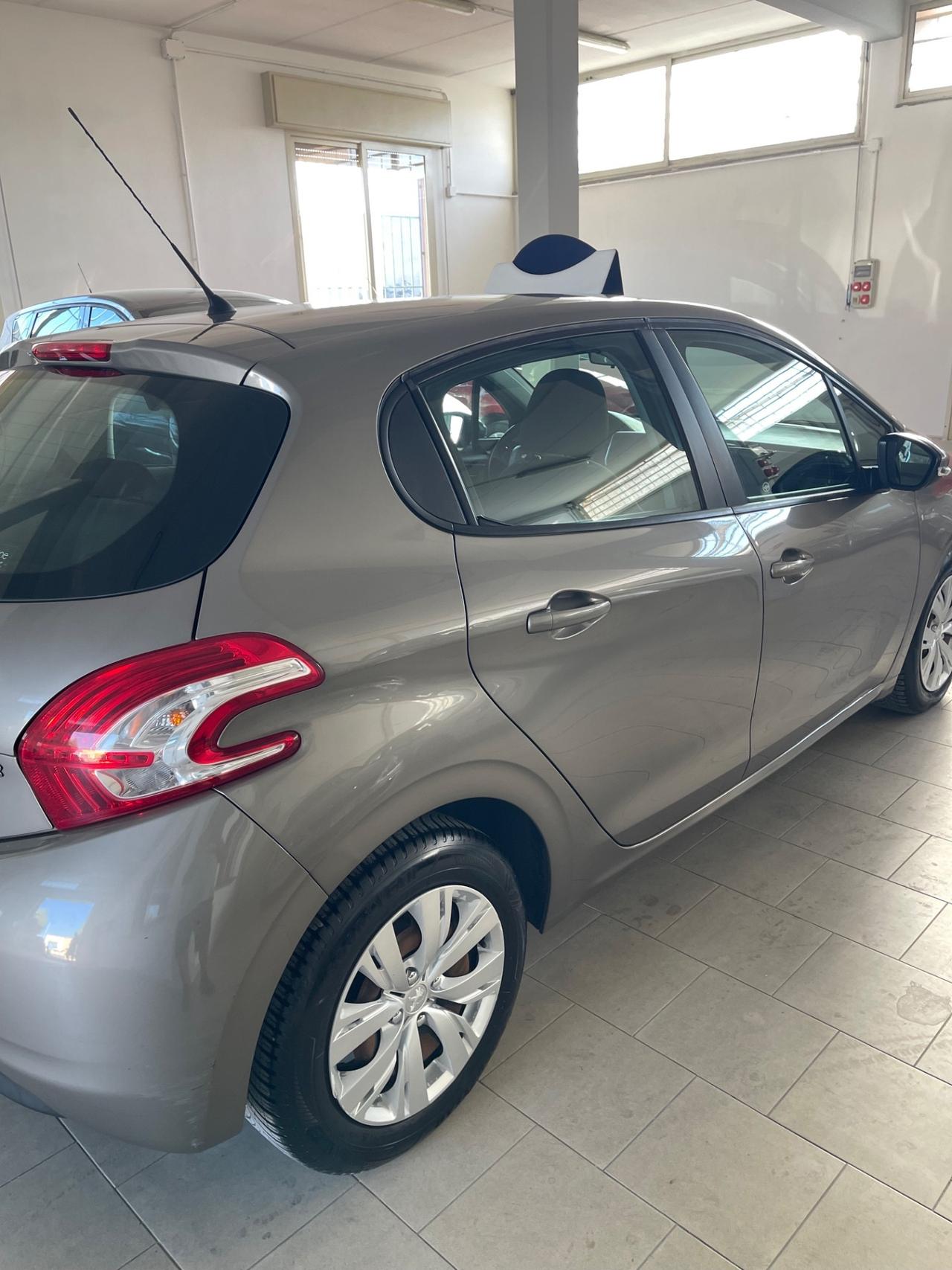 Peugeot 208 1.4 HDi 68 CV 5 porte Allure