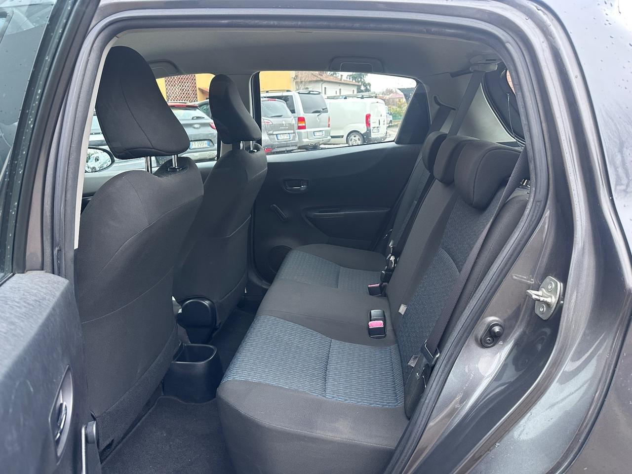 Toyota Yaris 1.0 5 porte Lounge Neopatentati