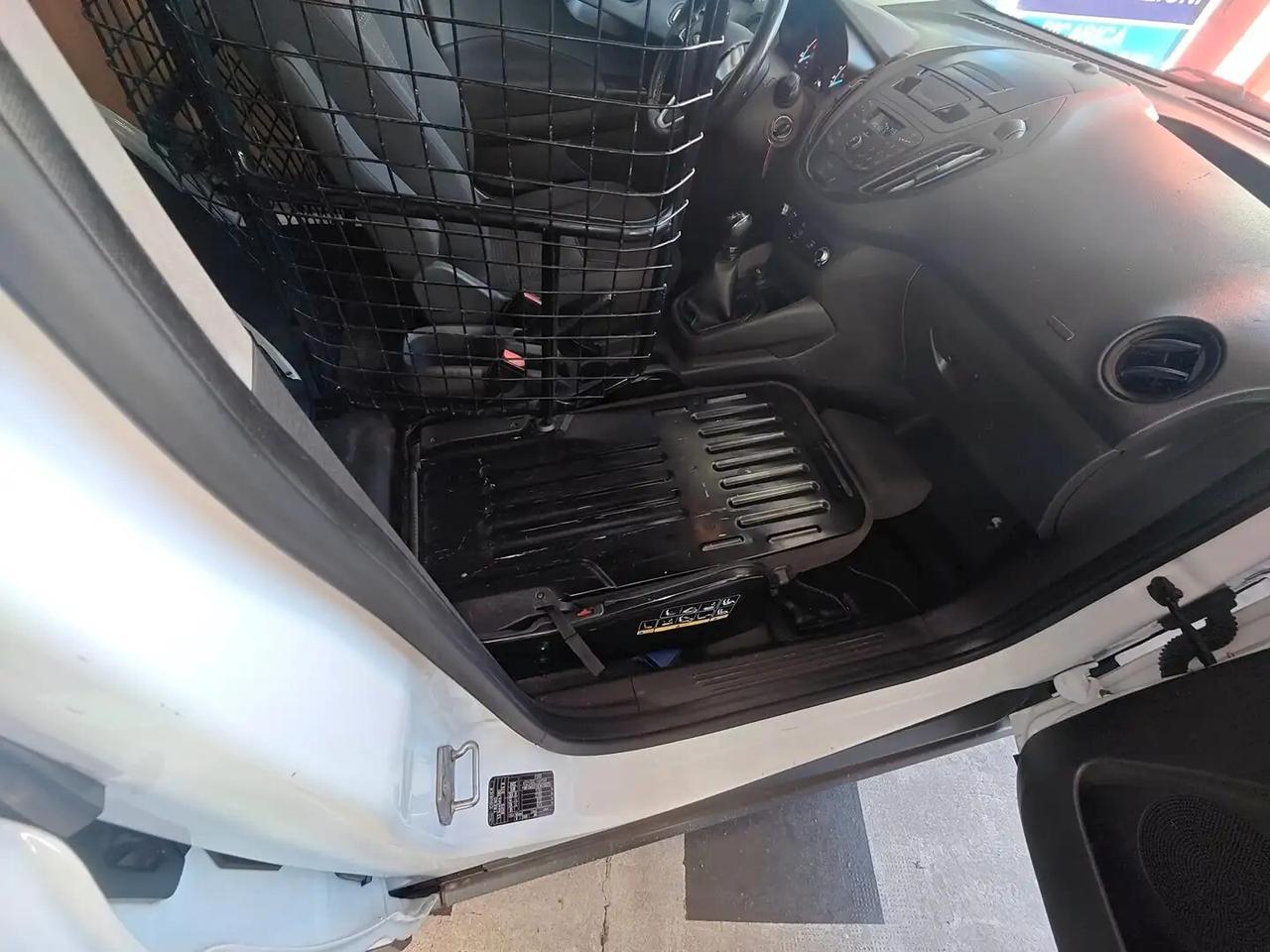 Ford Transit Courier 1.5 TDCi 95CV Van Entry