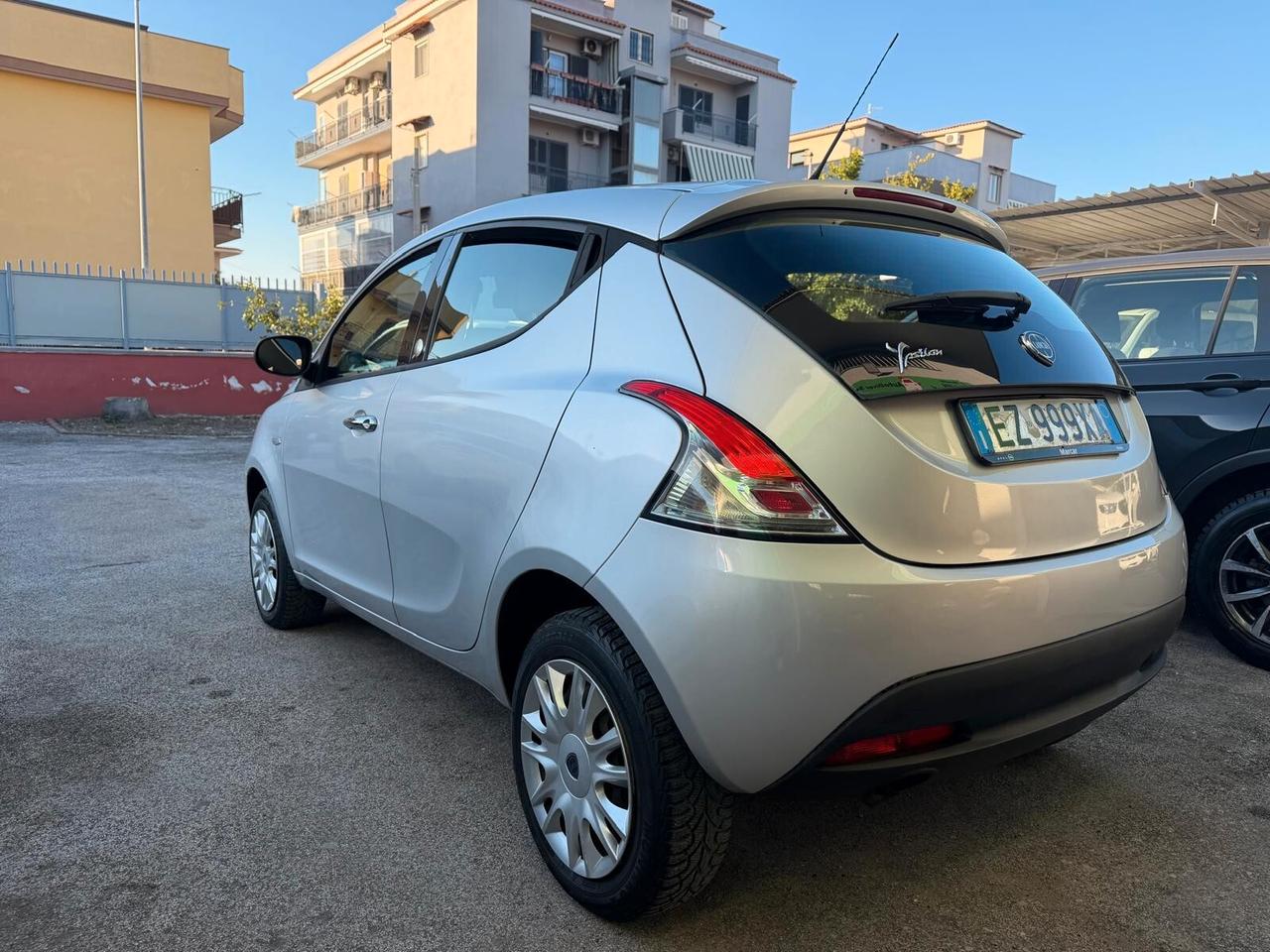 Lancia Ypsilon 0.9 TwinAir 85 CV 5 porte Metano Ecochic Elle