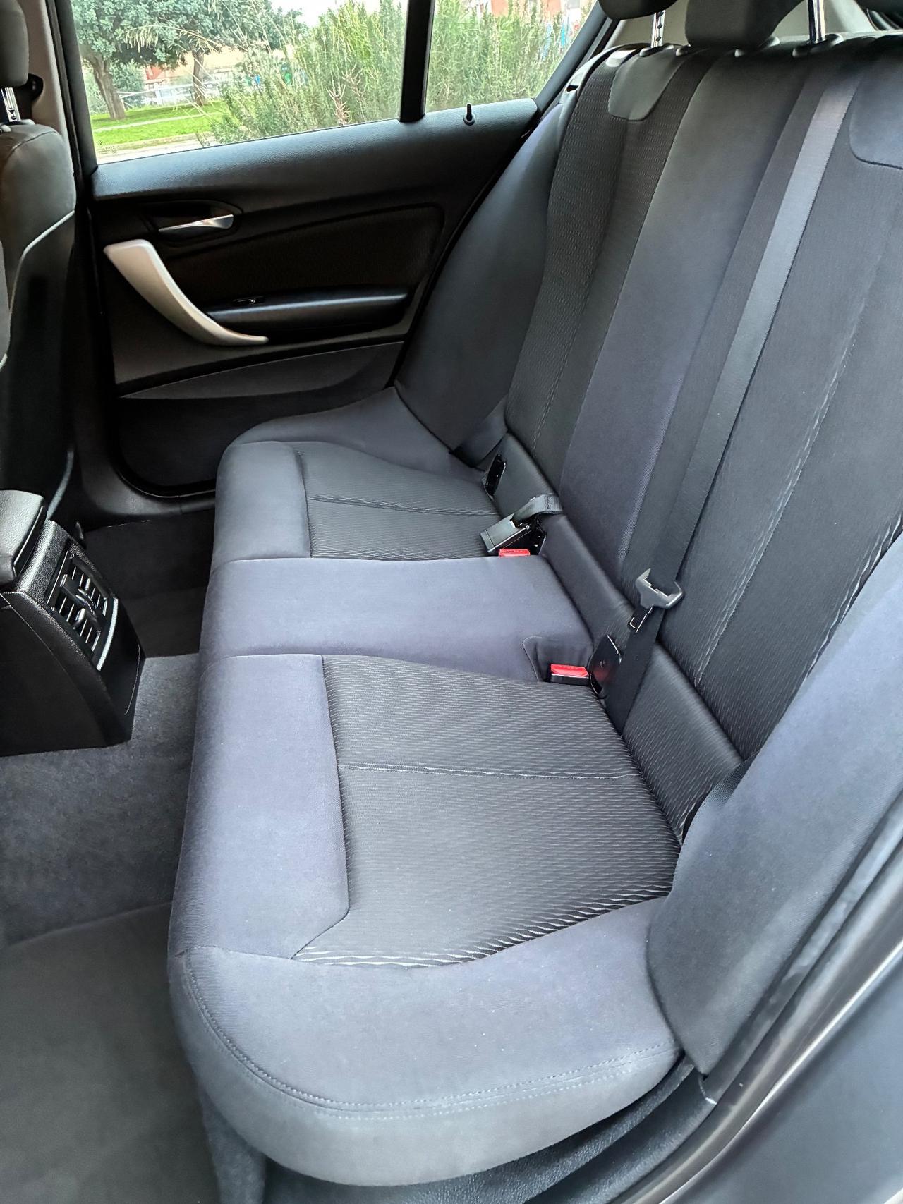 Bmw 118 118d 5p. Unique