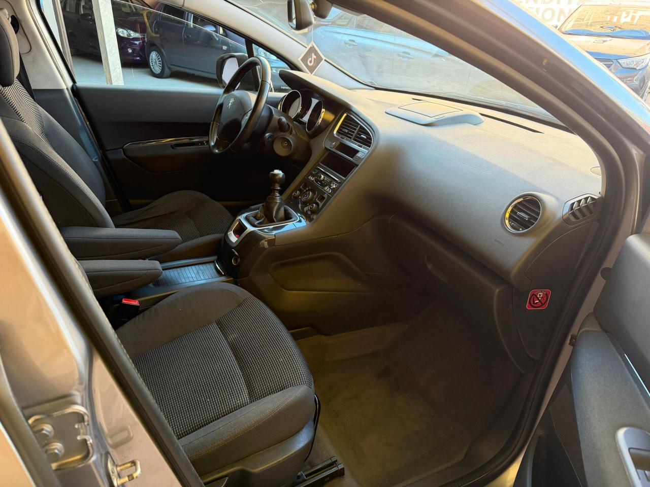 Peugeot 5008 1.6cc diesel 12 mesi garanzia-2016