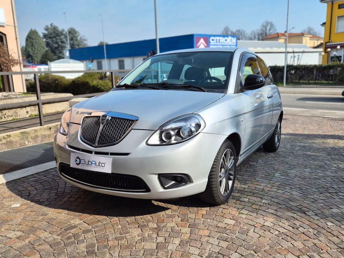 Lancia Ypsilon 1.2 8v Unyca