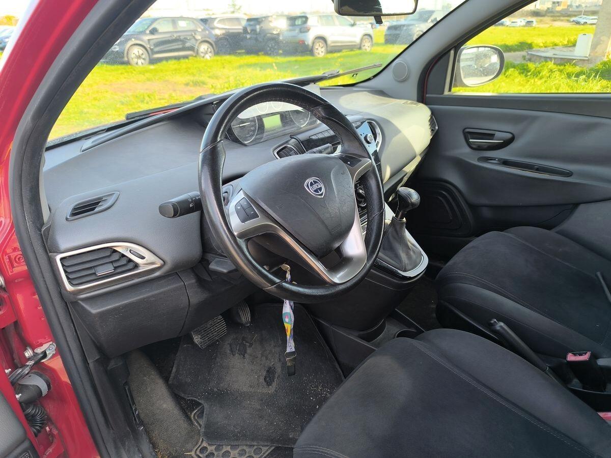 Lancia Ypsilon cambio automatico