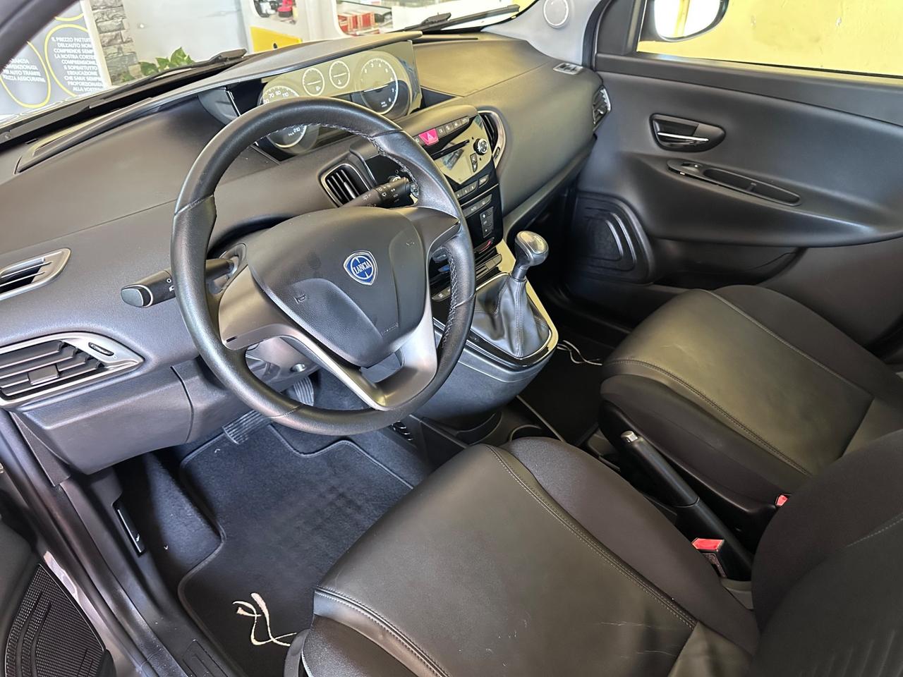Lancia Ypsilon 900benz. Cambio automatico