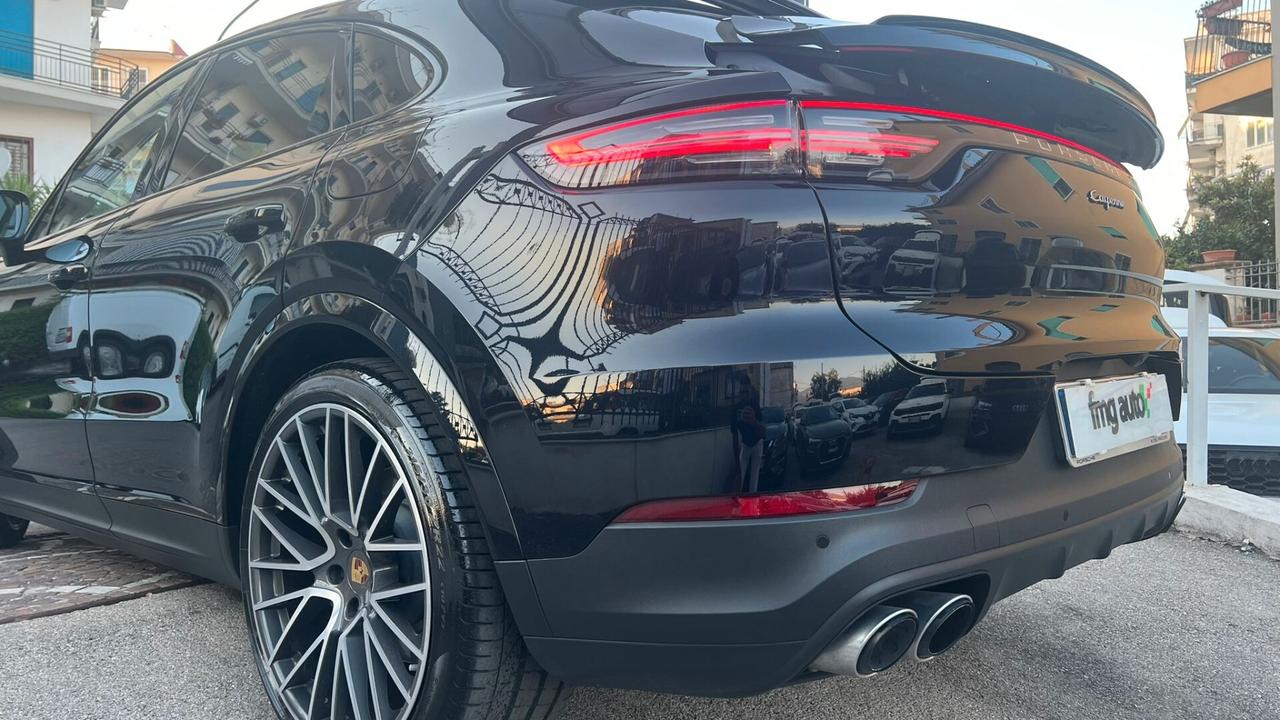 Porsche Cayenne Coupé 3.0 V6 E-Hybrid Tetto Nav/Sospens/22"/Scarichi Sport