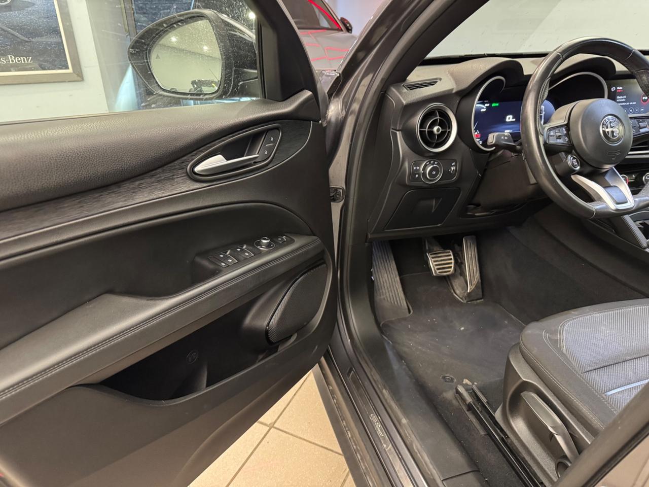 Alfa Romeo STELVIO 2.2 TURBODIESEL 160 CV AT8 RWD SUPER ( 11/2022 )