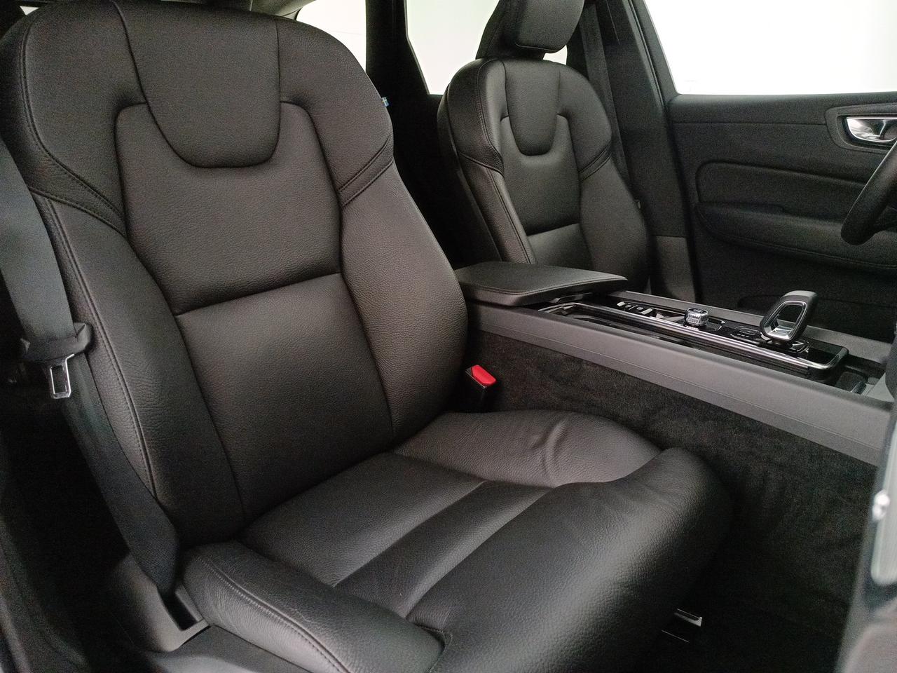VOLVO XC60 2.0 b4 Plus Dark auto