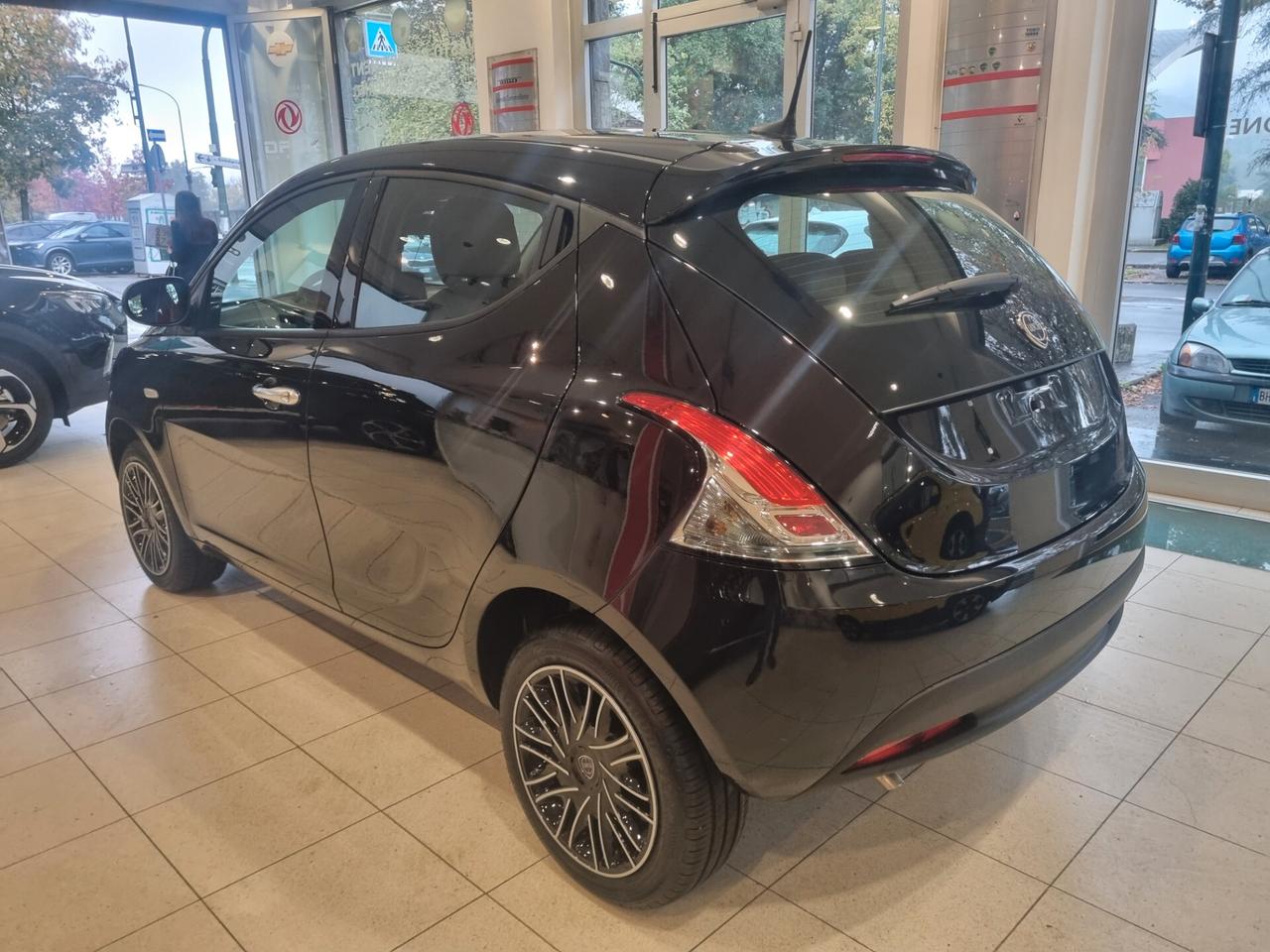 Lancia Ypsilon 1.0 FireFly 5 porte S&S Hybrid Oro