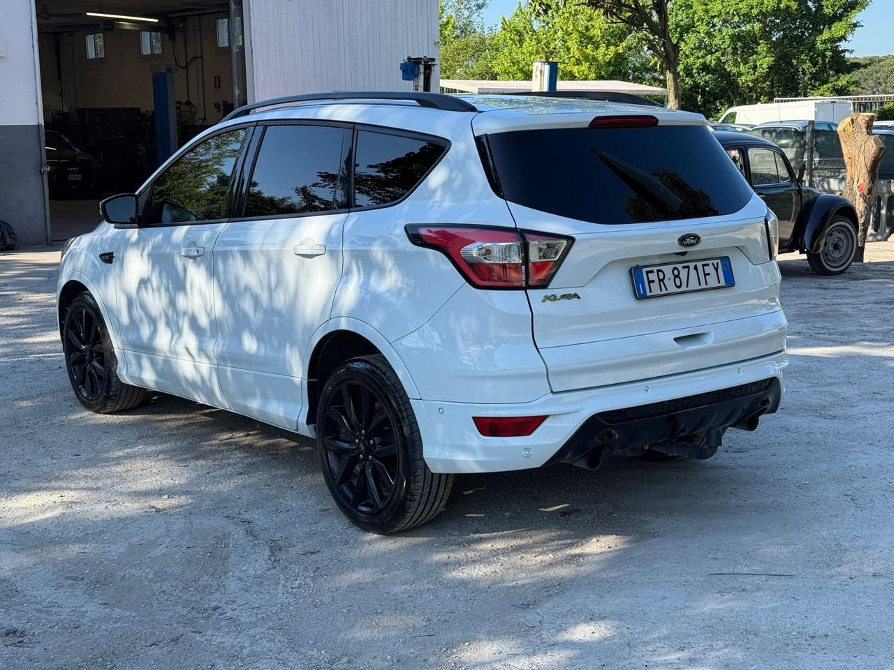 Ford Kuga 1.5 TDCI 120 CV S&S 2WD Powershift ST-Line