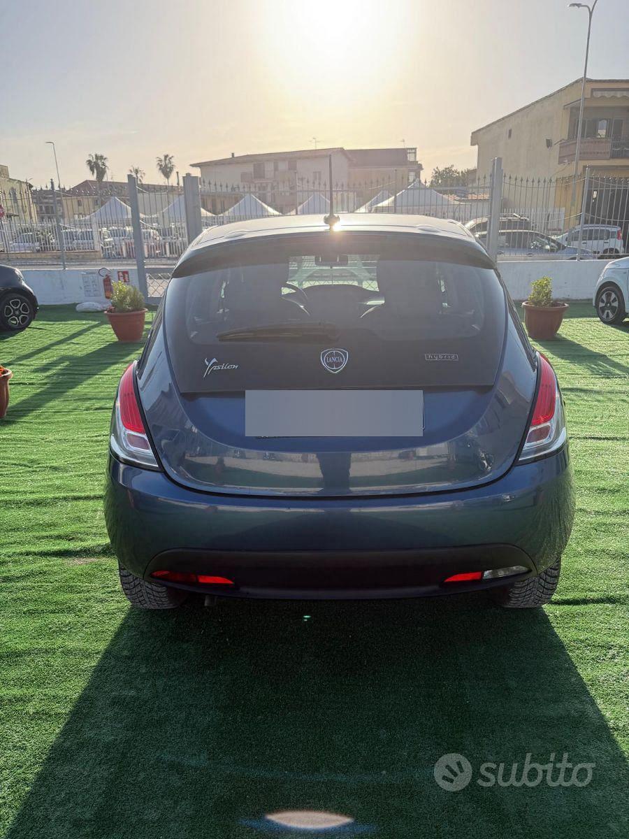 Lancia Ypsilon 1.0 FireFly S&S Hybrid