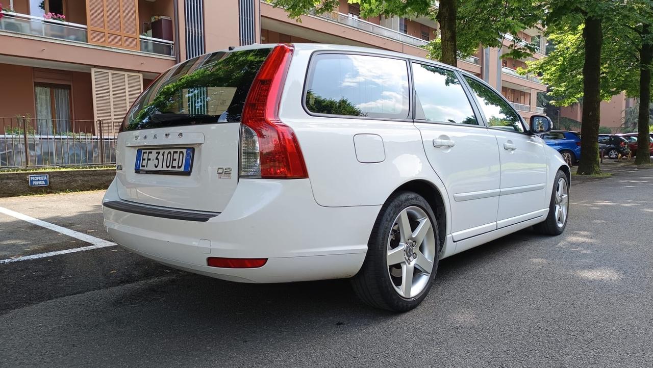 Volvo V50 D3 R-design